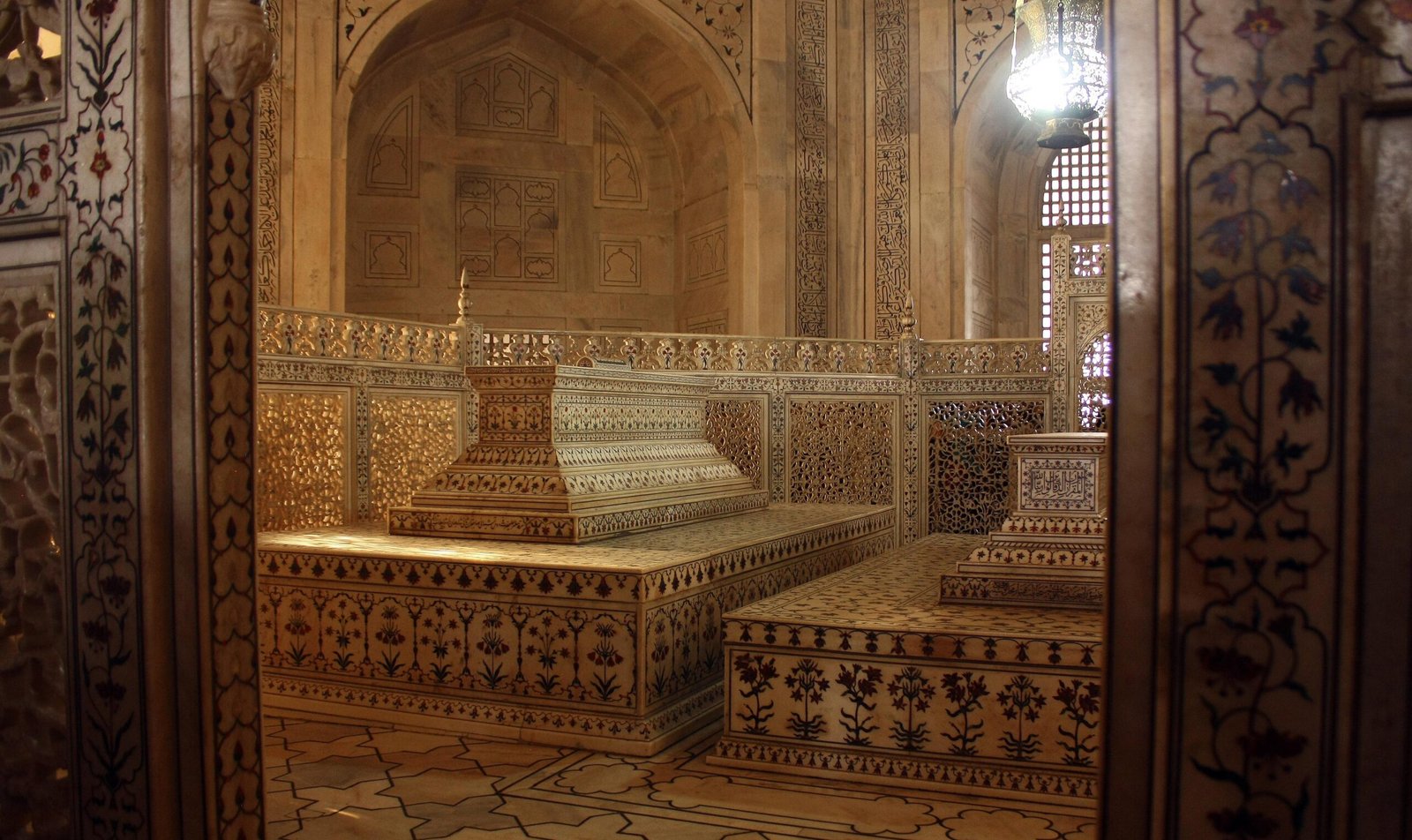 secret of Taj mahal tour